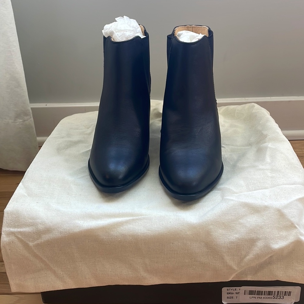 New in Box Nisolo Heeled Chelsea Commuter boot